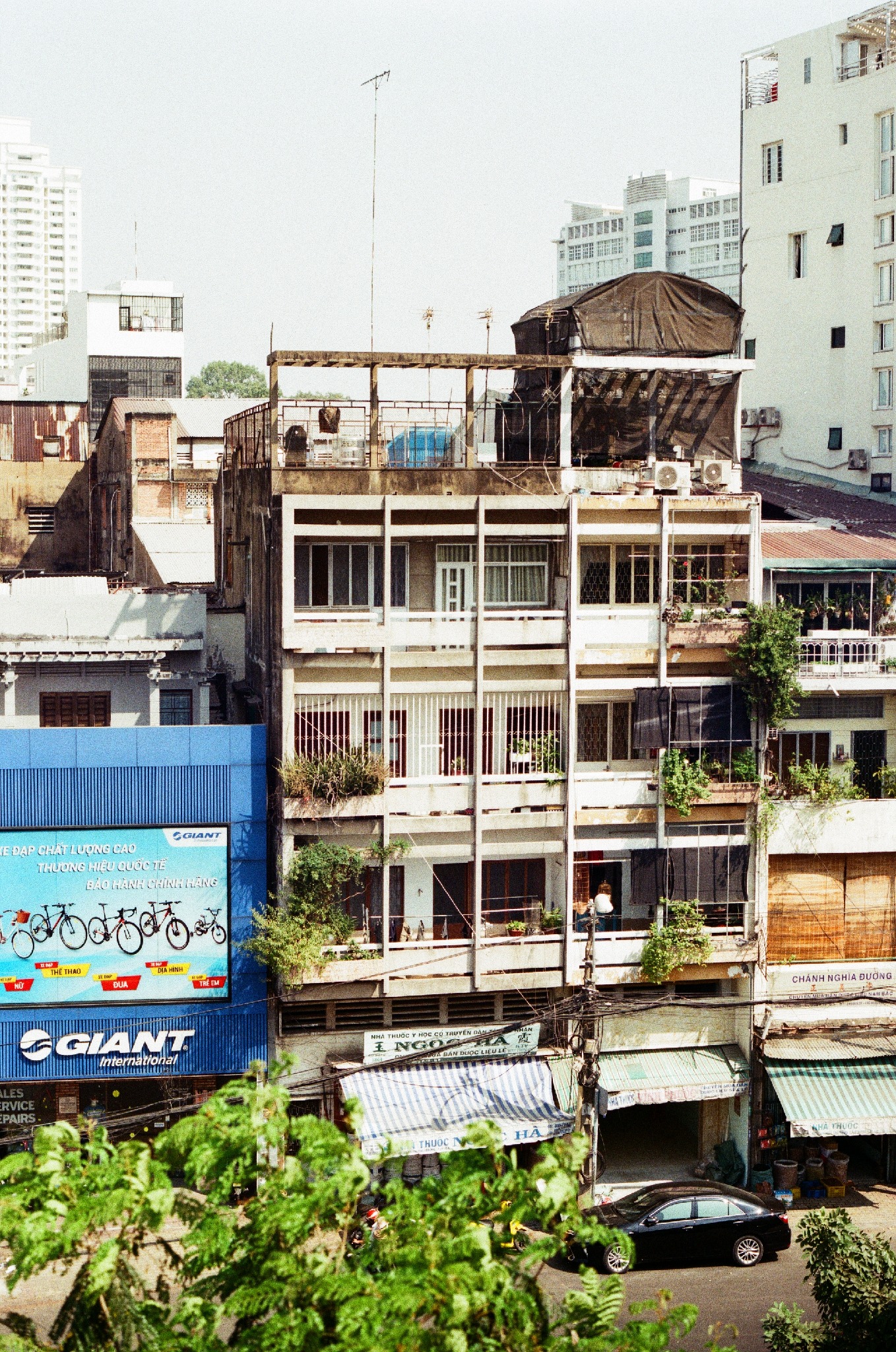 98B Hải Thượng Lãn Ông — Vietnamese modernist architecture. Created by Pham Phu Vinh.